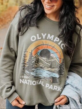 Olympic National Park Sweatshirt Size Medium (missing tags)